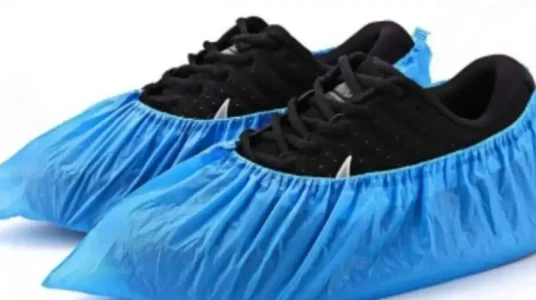 Chollo 100 cubrezapatos desechables resistentes