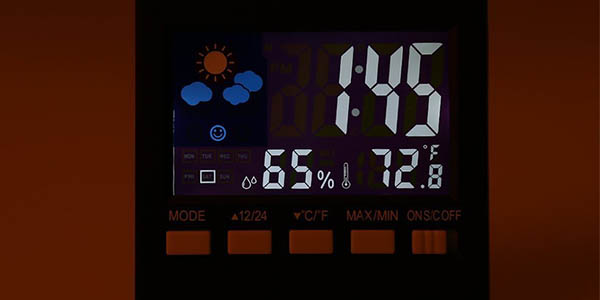reloj tamaño palma de la mano funcional retroiluminado