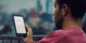 Nuevo Kindle con luz frontal integrada barato en Amazon