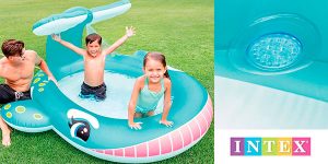 Chollo Piscina hinchable Ballena Intex con aspersor