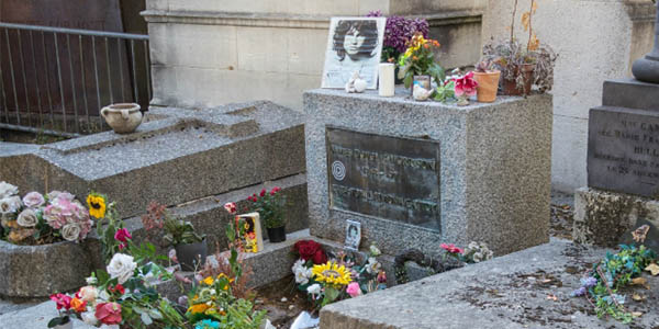 Père Lachaise cementerio de París con personajes famosos enterrados