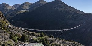Obaga Blanca spa hotel Canillo puente tibetano