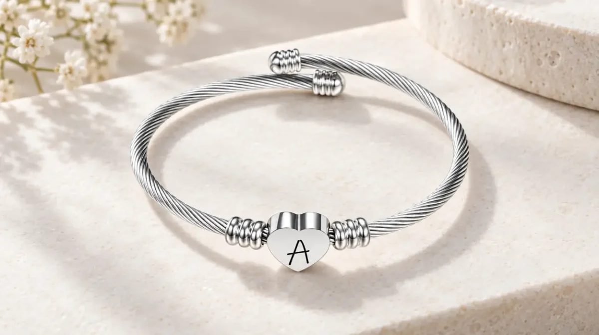 Pulsera Suonie con letra A y colgante de corazón