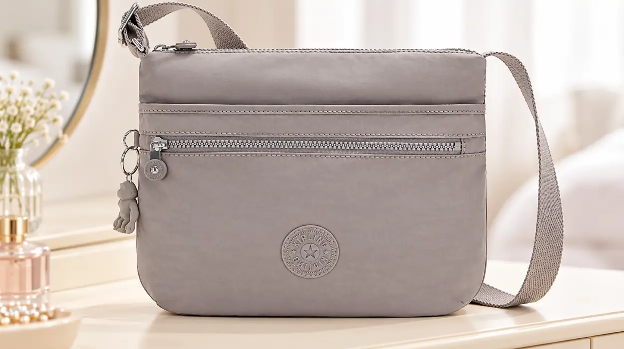 Bolso bandolera Kipling Arto mediano para mujer con múltiples bolsillos y correa ajustable