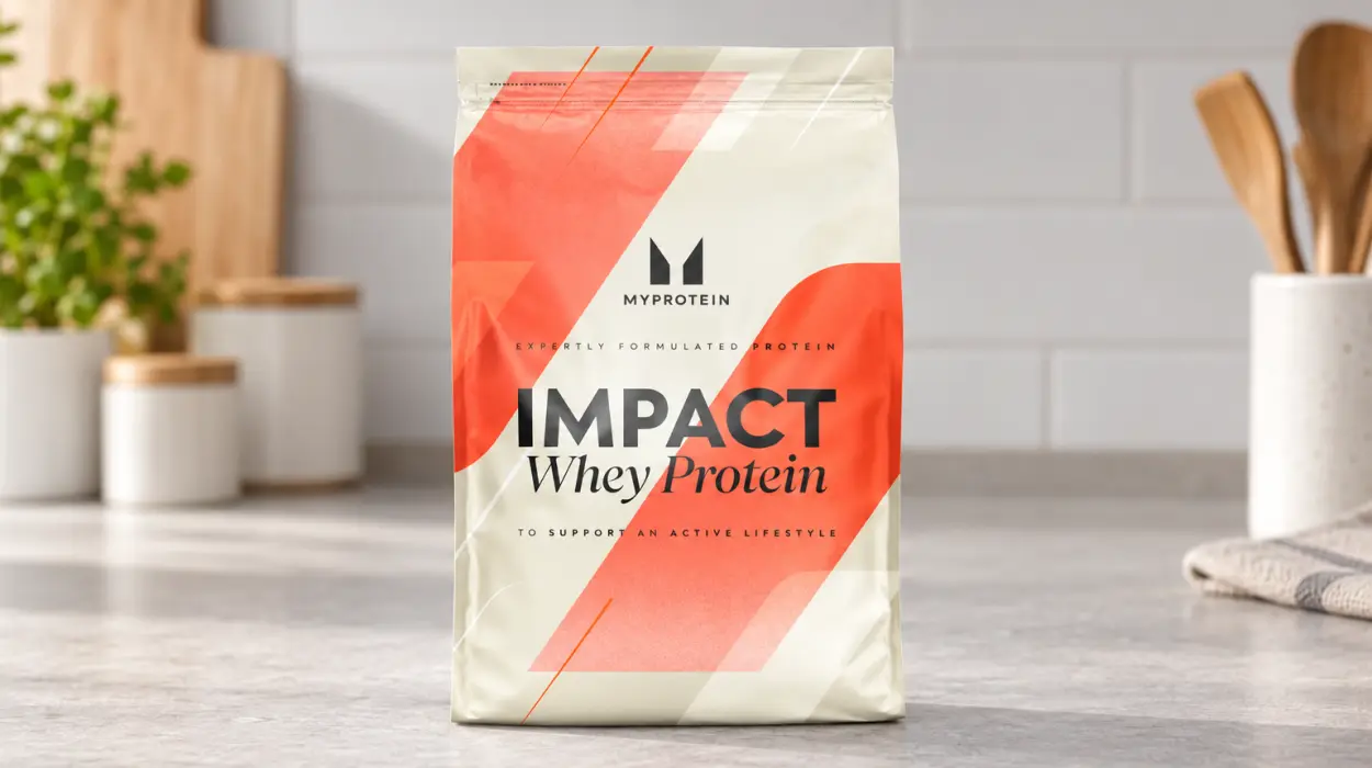 Proteína de suero Myprotein Impact sabor Galletas y Nata, con 23 g por ración y 1 kg