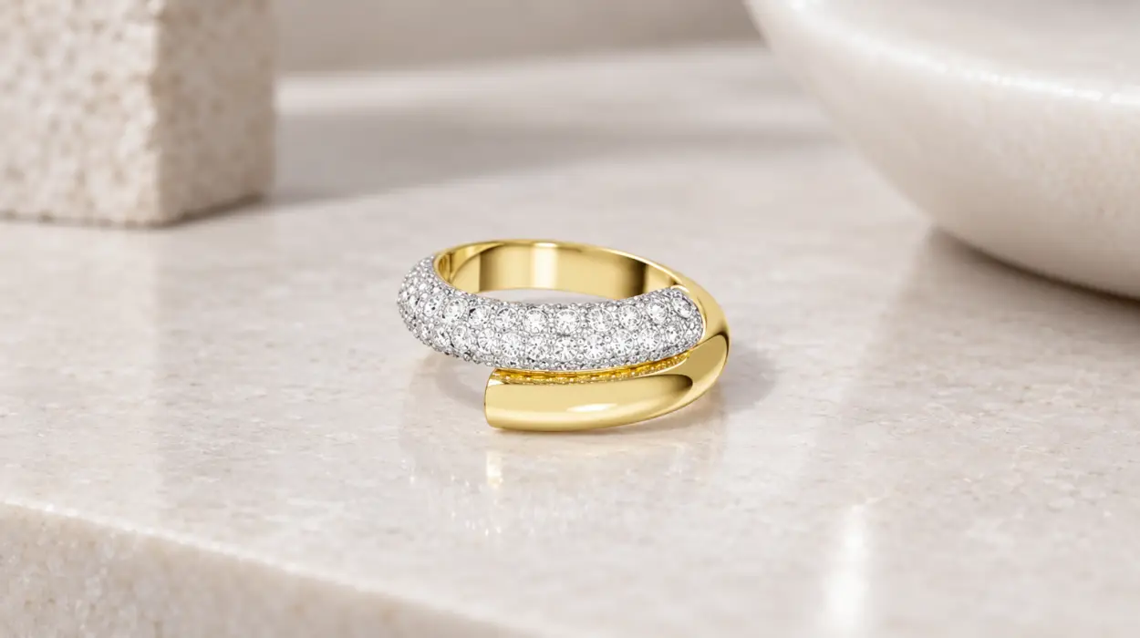 Anillo Swarovski Dextera con cristales transparentes y baño en tono oro