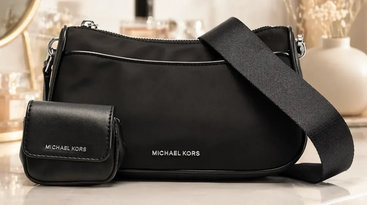 Bolso Michael Kors Jet Set MD Xbody Strap con estuche extraíble para auriculares