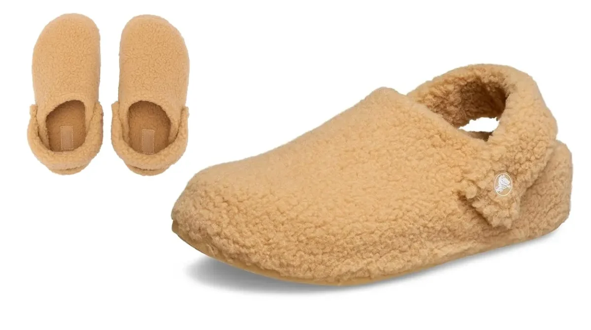 Así son las Crocs de borreguito que querrás llevar todo el día en casa y hoy tienen un 50% de descuento