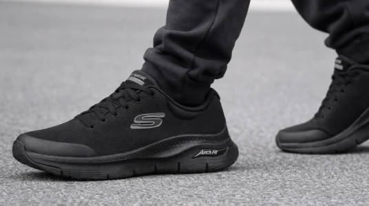 Skechers Arch Fit negras para hombre