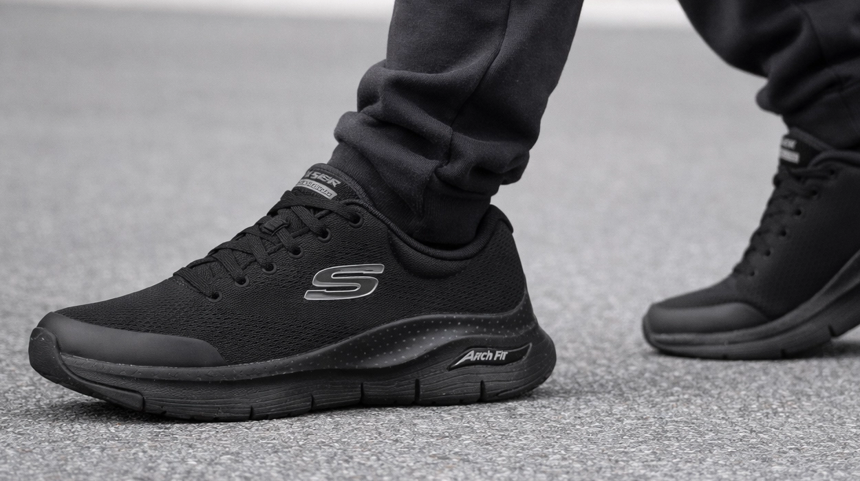 Skechers Arch Fit negras para hombre