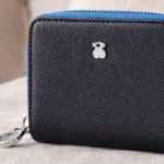 TOUS Monedero Mediano de Poliuretano con Efecto Saffiano