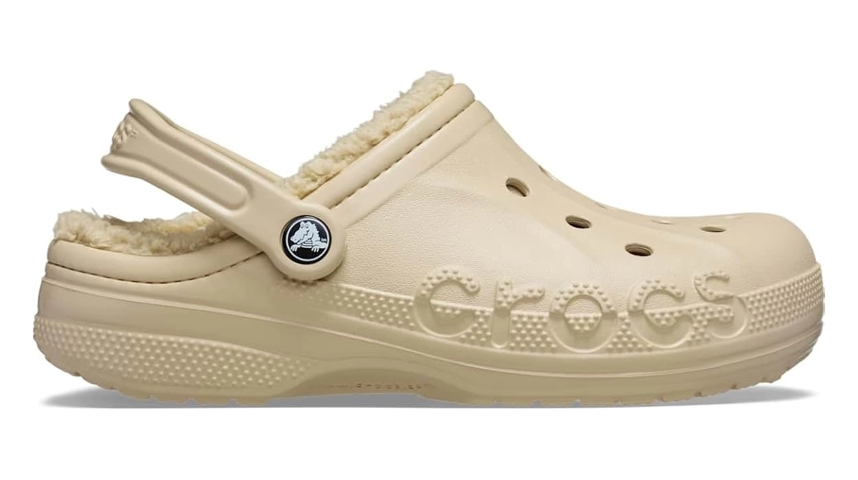 Zuecos de invierno Crocs Via Lined Clog en color beige chai