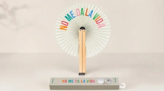 Abanico Fisura plegable de papel con el mensaje No me da la vida