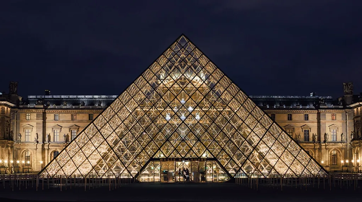 acceso nocturno al Museo del Louvre gratis
