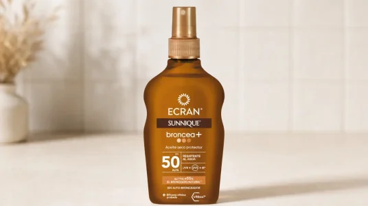Aceite protector solar Ecran Sunnique Broncea+ FPS 50 con protección UVA y UVB