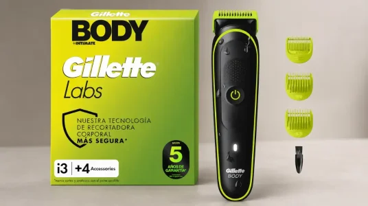 Afeitadora corporal GilletteLabs i3 Body + Intimate para hombres, con tecnología Skinfirst y 3 peines
