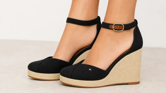 Alpargatas de cuña Tommy Hilfiger Flag Closed Toe con correa de tobillo para mujer