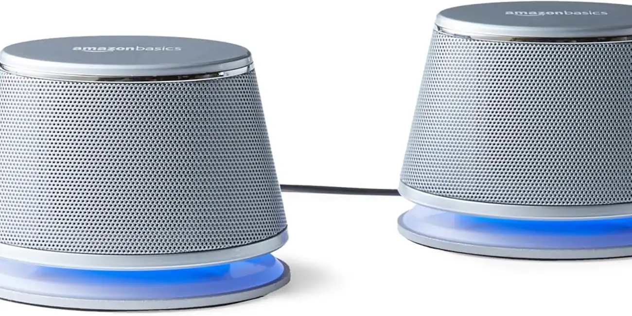 Altavoces de escritorio Amazon Basics 2.0 para PC o portátil