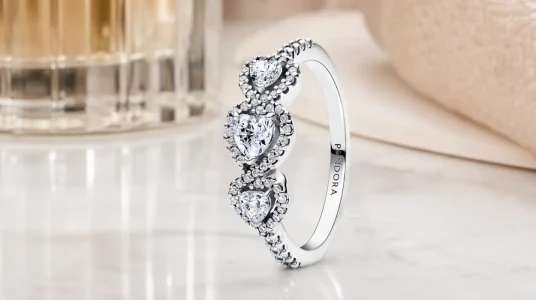Anillo de plata de ley Pandora Halo Corazón Trilogía con circonia cúbica