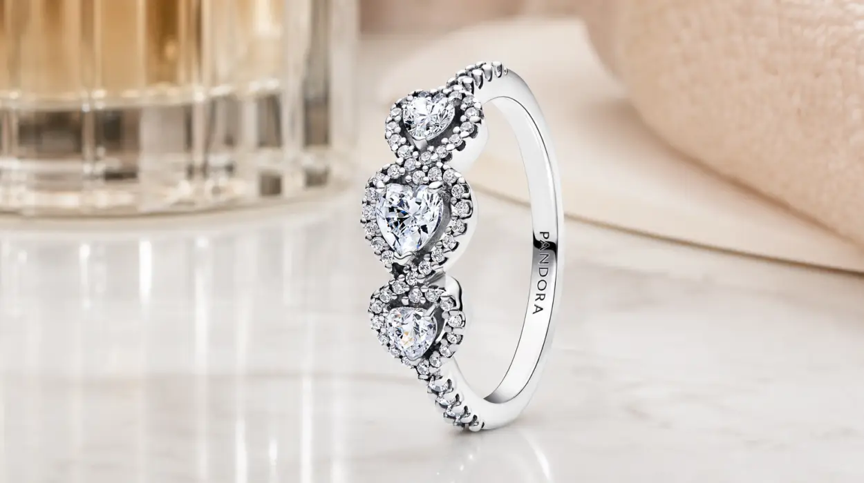 Anillo de plata de ley Pandora Halo Corazón Trilogía con circonia cúbica