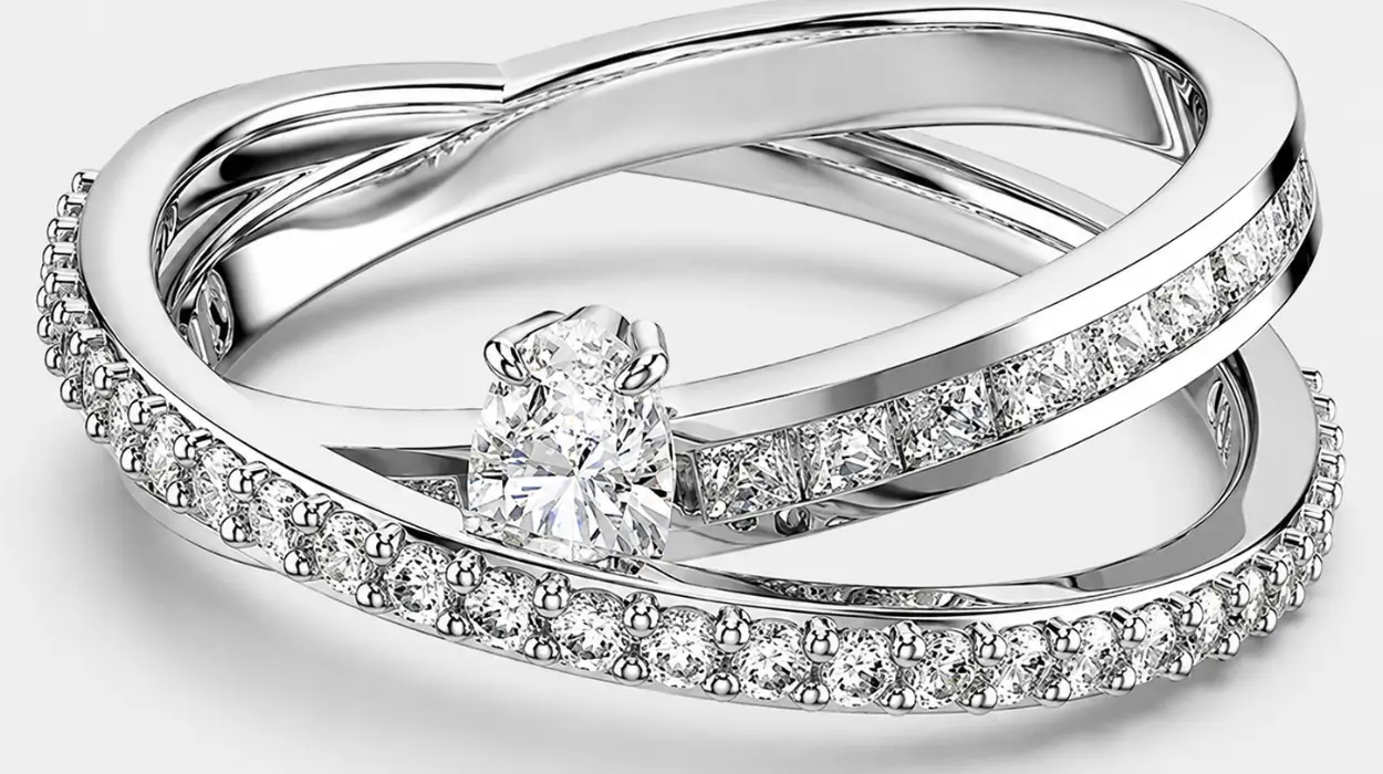 Anillo Swarovski Hyperbola con Swarovski Zirconia y baño de rodio
