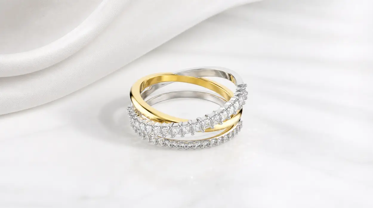 Anillo Swarovski Hyperbola de bandas con zirconias y tono oro y plata