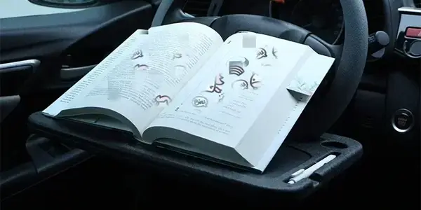 Bandeja multifunción para volante de coche