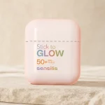 Barra solar facial Sensilis Glow Stick SPF50 de 10 g para reaplicar sin tocar la piel