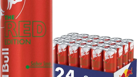 Disfruta el refrescante sabor de la bebida energética Red Bull Sandía en pack de 24 latas
