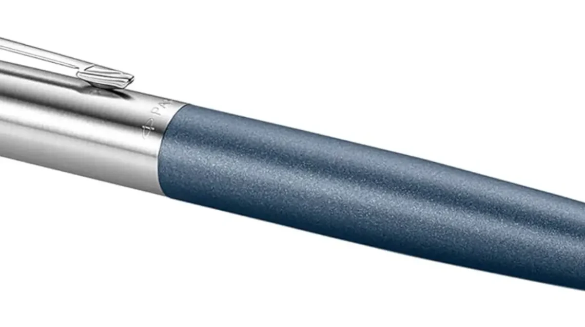 Fluidez y estilo con el bolígrafo Parker Jotter XL en azul mate