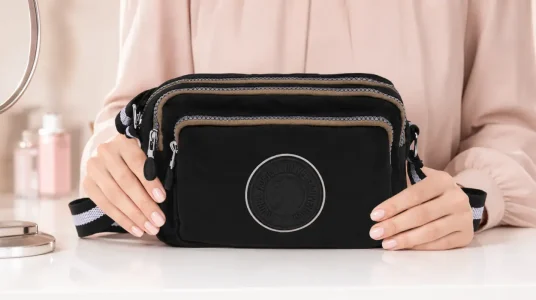 Bolso bandolera Coronel Tapioca para mujer en negro, gran capacidad con 3 cremalleras