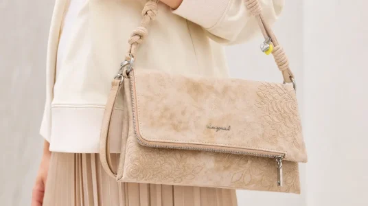 Bolso bandolera Desigual Sierra Sand Murano Bag con asa y correa extraíbles