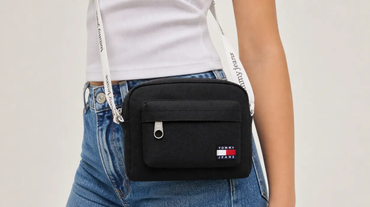 Bolso bandolera Tommy Jeans TJW Ess Daily Crossover para mujer, negro