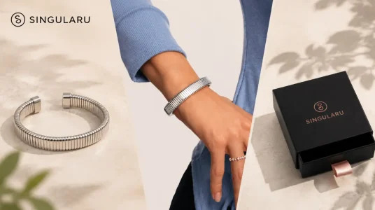 Brazalete Big Belt de Singularu en acero con acabado brillante y apertura flexible, pulsera elegante para mujer