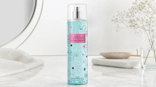 Bruma corporal Britney Spears Curious 236 ml, fragancia floral blanca