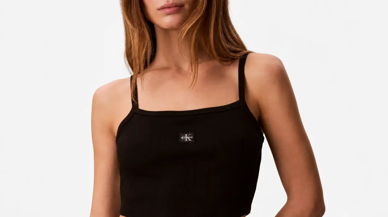 Camiseta de tirantes Calvin Klein para mujer, negra y cropped