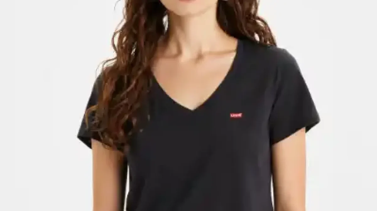 Camiseta Levi's Perfect V-Neck negra para mujer