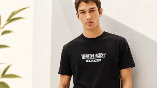 Camiseta Tommy Jeans TJM REG Bills Font SS para hombre, talla M