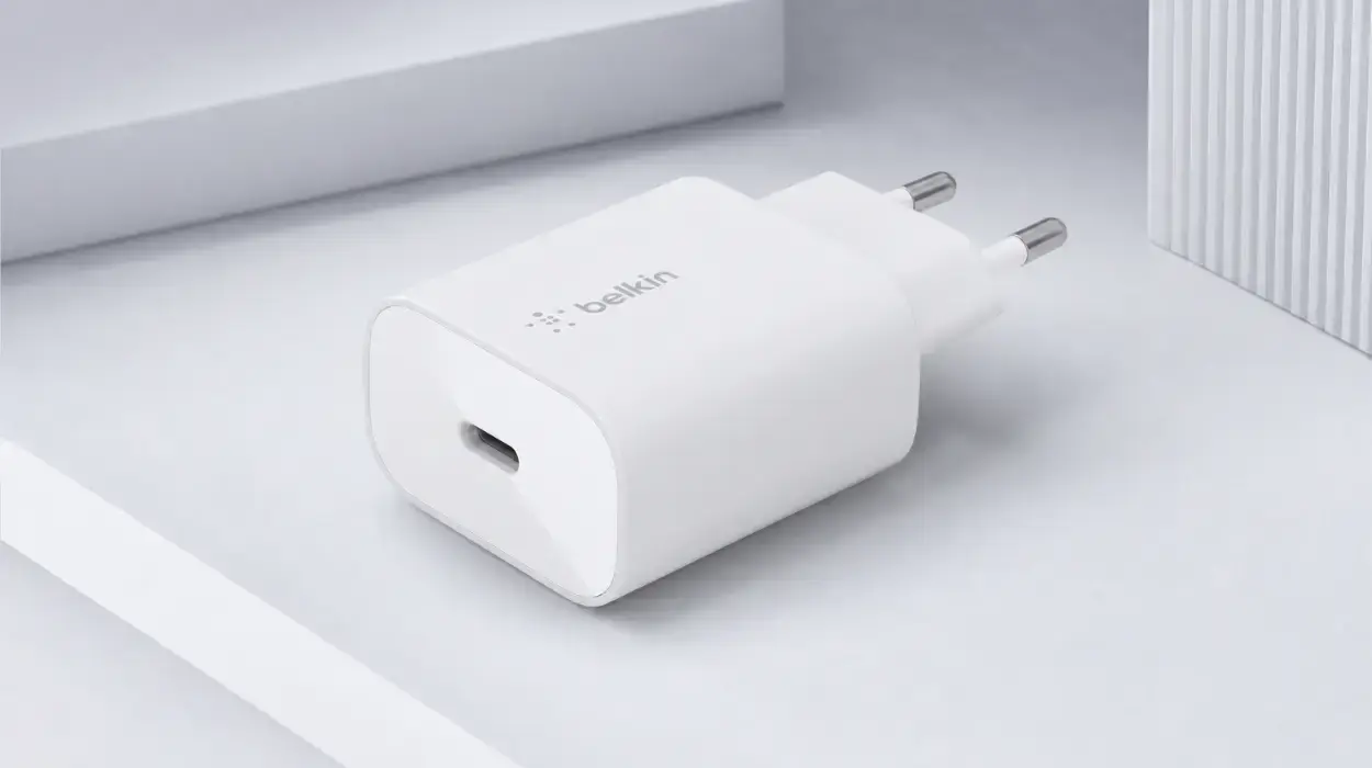 Cargador de pared Belkin BoostCharge de 25 W USB-C con carga rápida para iPhone, Samsung y más