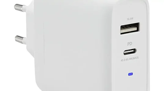Chollo cargador de pared amazon basics 63 w gan, 1 puerto usb-c de 45 w y 1 usb-a de 18 w