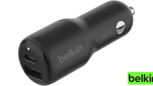 Cargador dual Belkin BoostCharge de 42W con USB + USB-C para coche