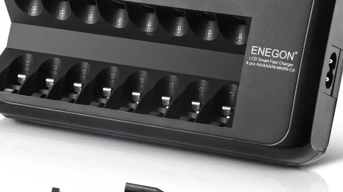 Cargador rápido inteligente Enegon para pilas recargables AA AAA con LCD y 8 slots