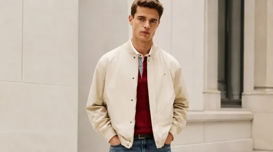 Cazadora bomber Tommy Hilfiger Tech Lightweight Relaxed Fit para hombre en beige