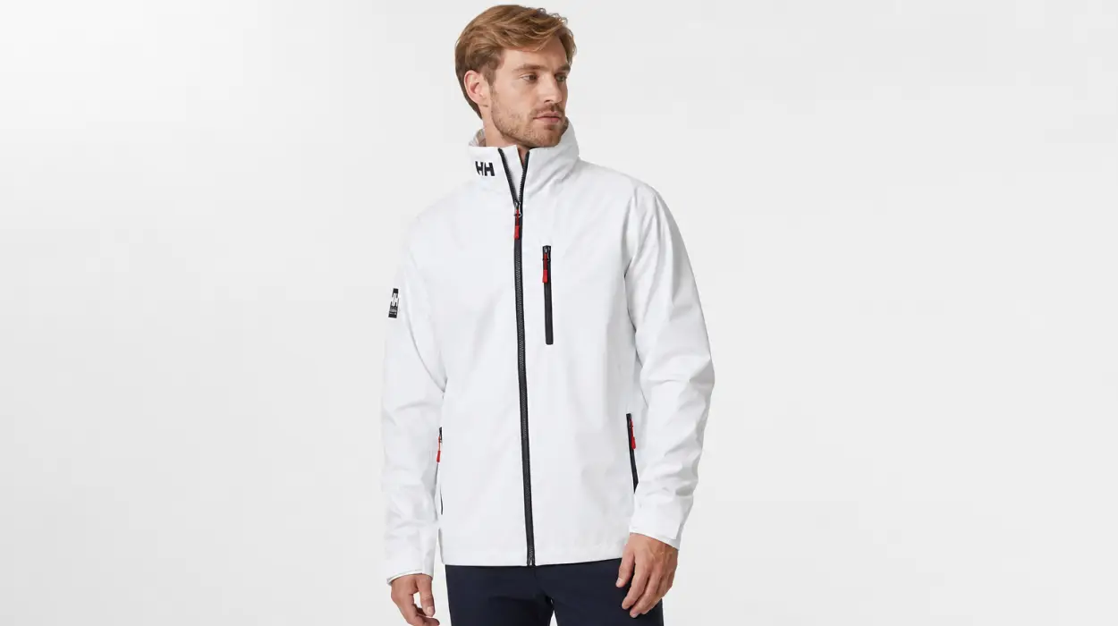 Protección total con la chaqueta Helly Hansen Crew 2.0: impermeable y cortavientos