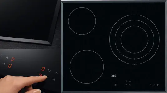Chollo Placa vitrocerámica AEG HK623020FB de 3 zonas