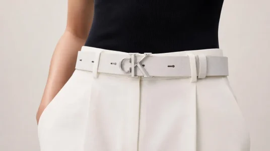 Cinturón de piel Calvin Klein Buckle para mujer, ancho de 2,5 cm