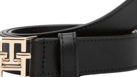 Chollo Cinturón de piel Tommy Hilfiger con hebilla insignia para mujer