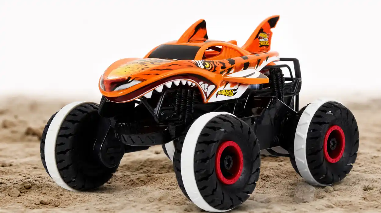 Coche teledirigido Hot Wheels Monster Trucks Tiger Shark Unstoppable con carga USB