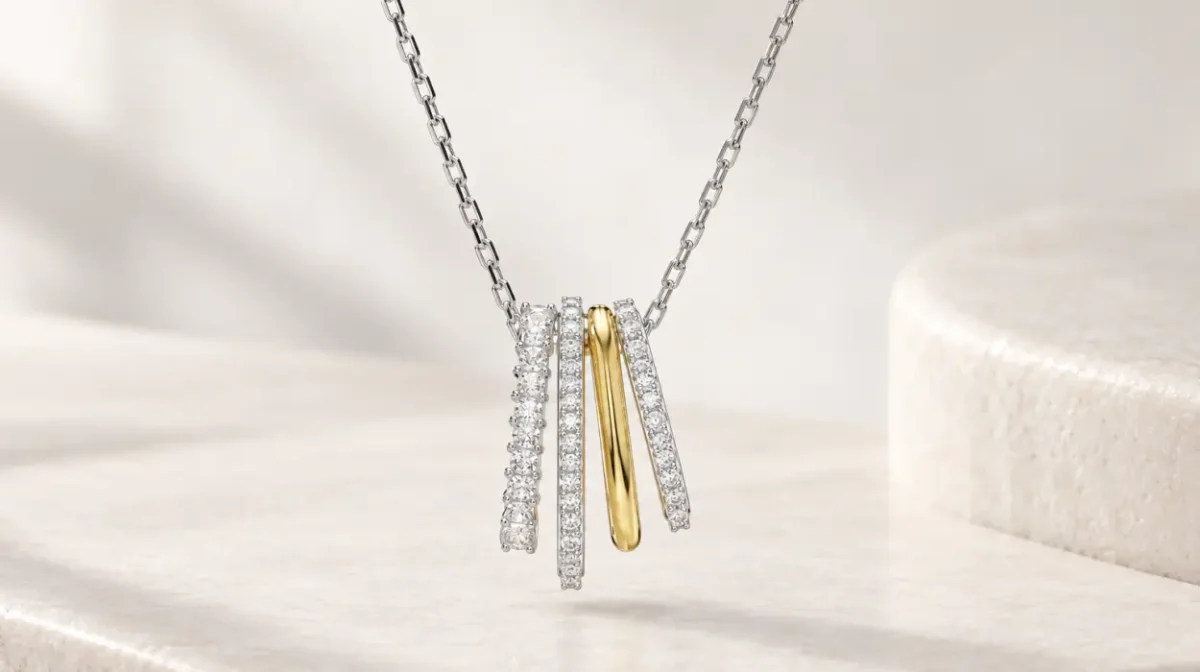 Colgante Swarovski Hyperbola con miniaros y acabados metálicos