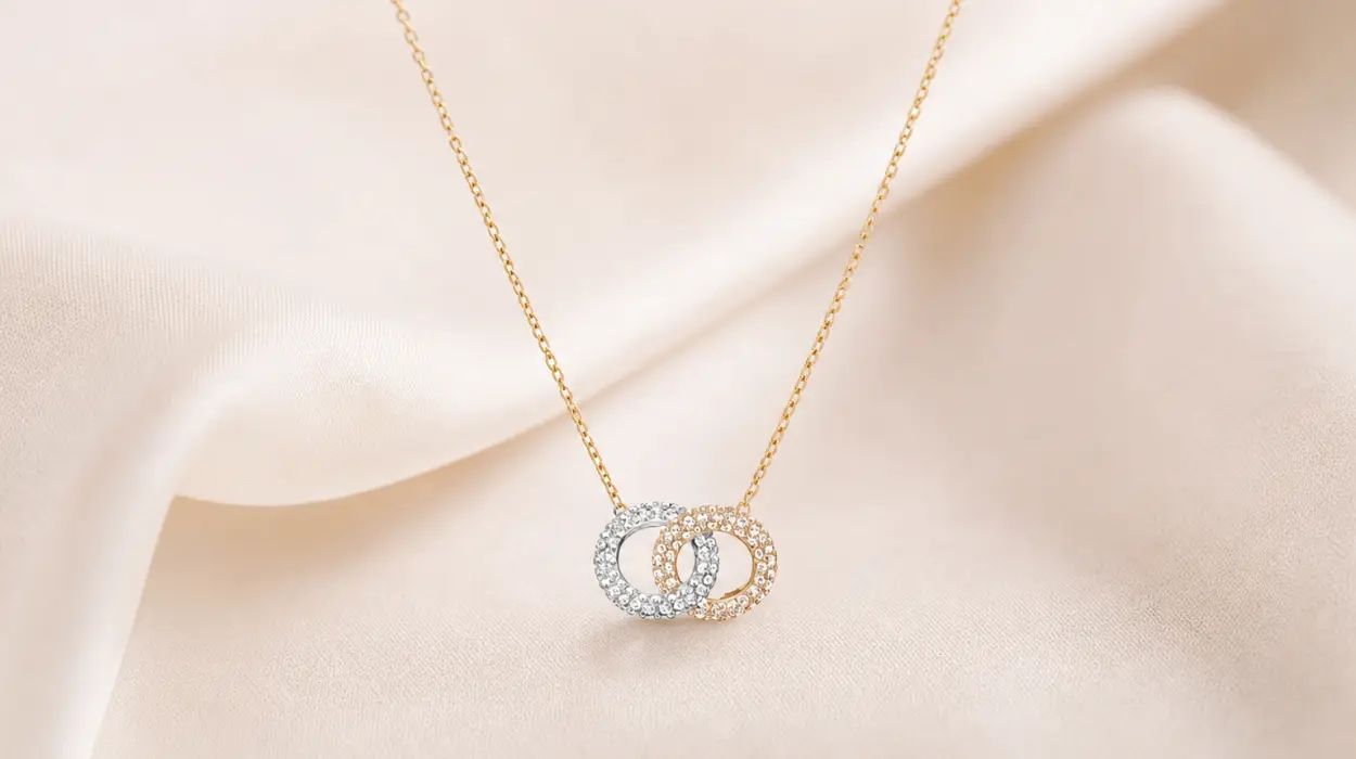 Collar Swarovski Stone de círculos entrelazados con baño en oro rosa